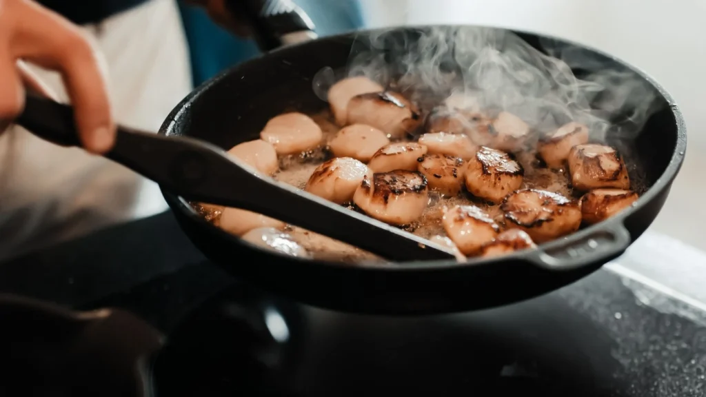 Scallops searing in a Gastrolux Biotan Plus pan